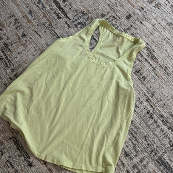 Lululemon flowy tank size 8 - Picture 2 of 2